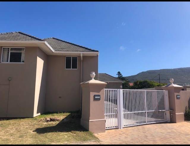 3 BEDROOM APARTMENT FOR SALE IN FISH HOEK